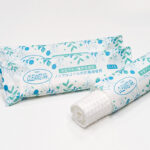 抗菌 使い捨て おしぼり 丸型 大判サイズ（w225×h250mm） 不織布 レーヨン ホワイト 日本製 抗ウイルス 除菌 消臭【お試し50本／600本】温冷可能 大判サイズ 厚手 エンボス加工 お手拭き 個包装 ウェットティッシュ ノンアルコール